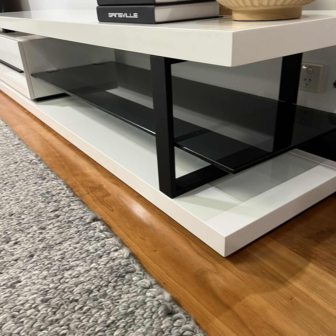 Atlanta TV Unit in High Gloss White Clearance