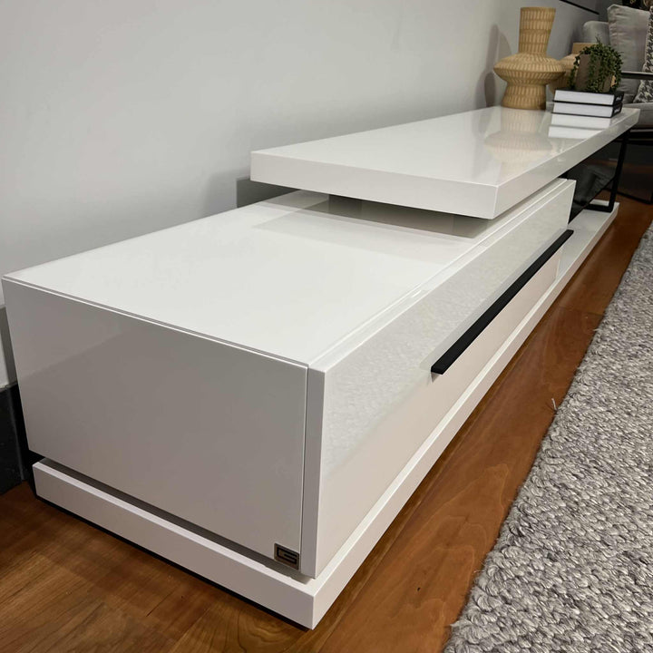 Atlanta TV Unit in High Gloss White Clearance