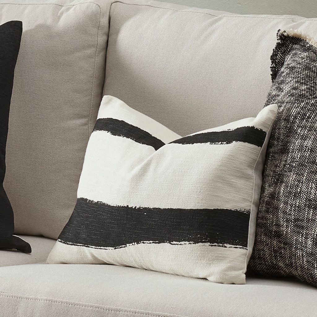 Brooks Cushion Black