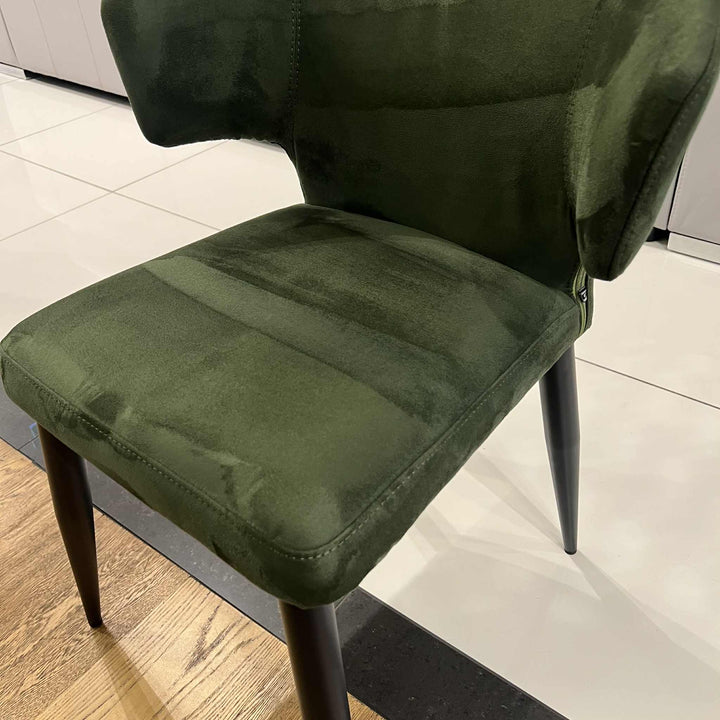 Veyron Round Dining Table with 4 Noa Dining Chairs Clearance