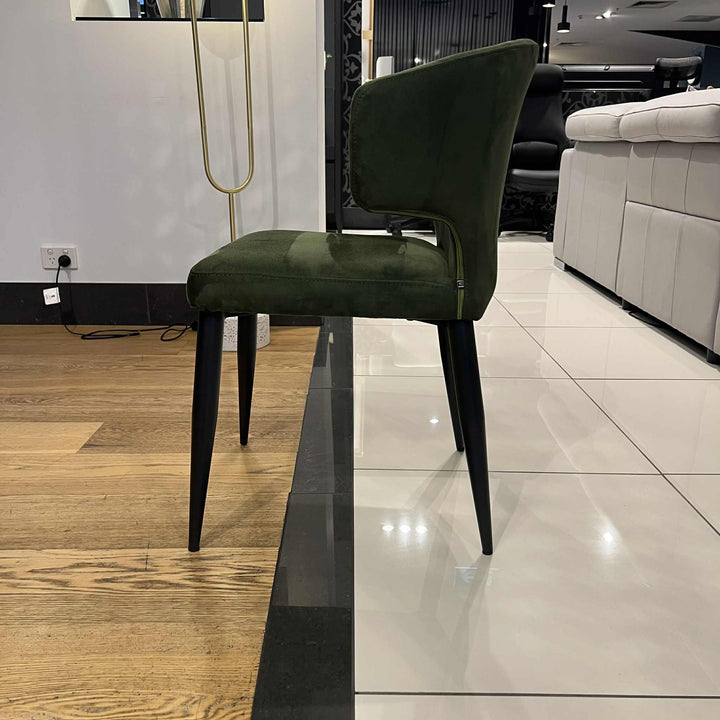 Veyron Round Dining Table with 4 Noa Dining Chairs Clearance