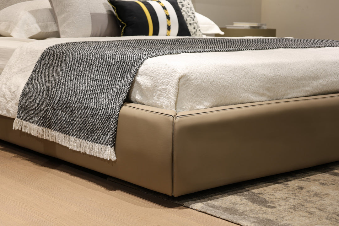 GC2547 Upholstered Bed