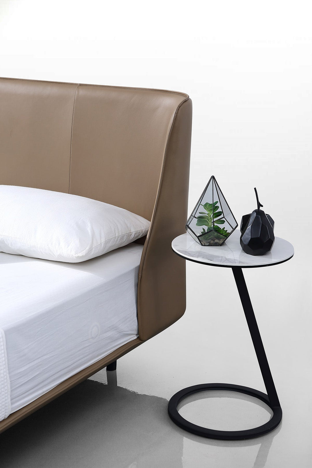 GC1733 Comfortable Luxury Queen Bed