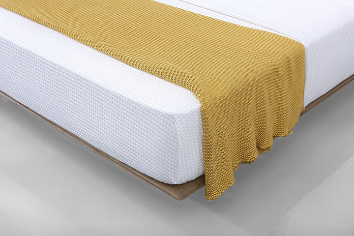GC1733 Comfortable Luxury Queen Bed