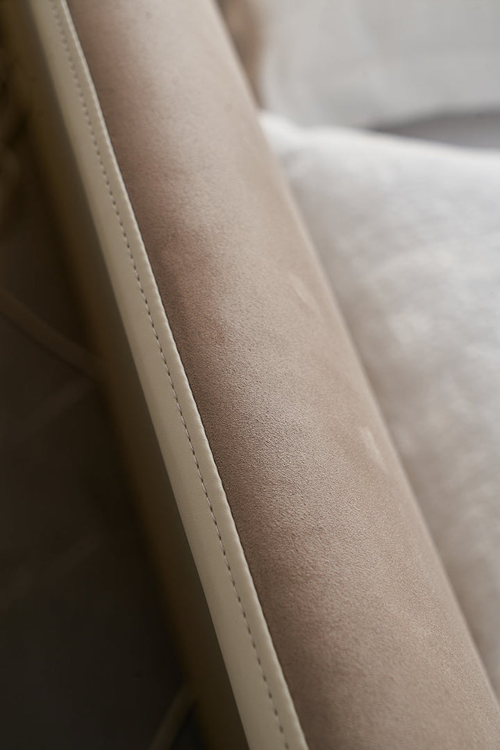 GC1827 Steel Frame Elegant Upholstered Bed