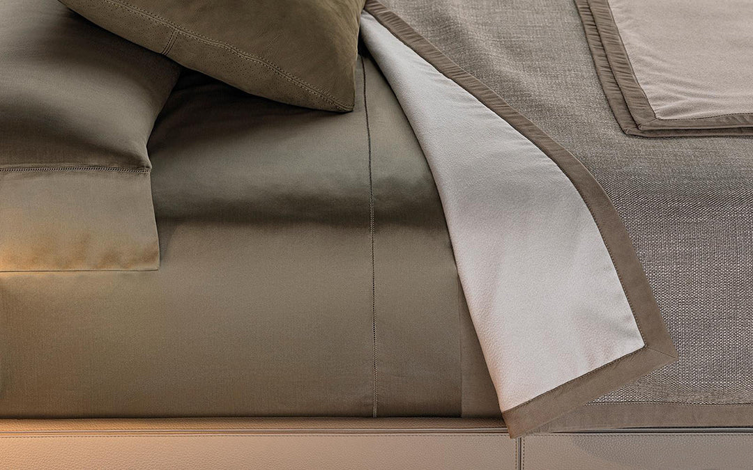 GC2207 Italian Soft Fabric Upholstered Bed