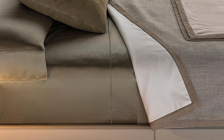 GC2207 Italian Soft Fabric Upholstered Bed