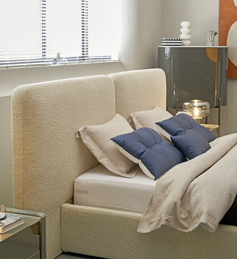 GC2237 Italian Modern Upholstered Bed