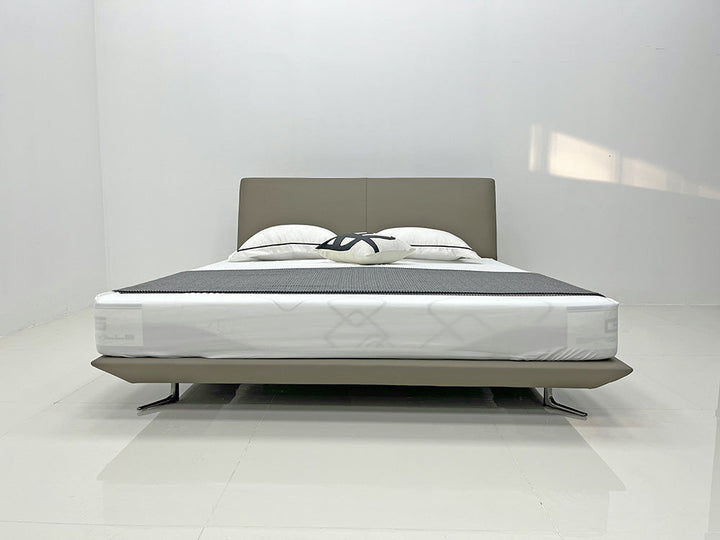GC2240 Comfortable Modern Queen Bed