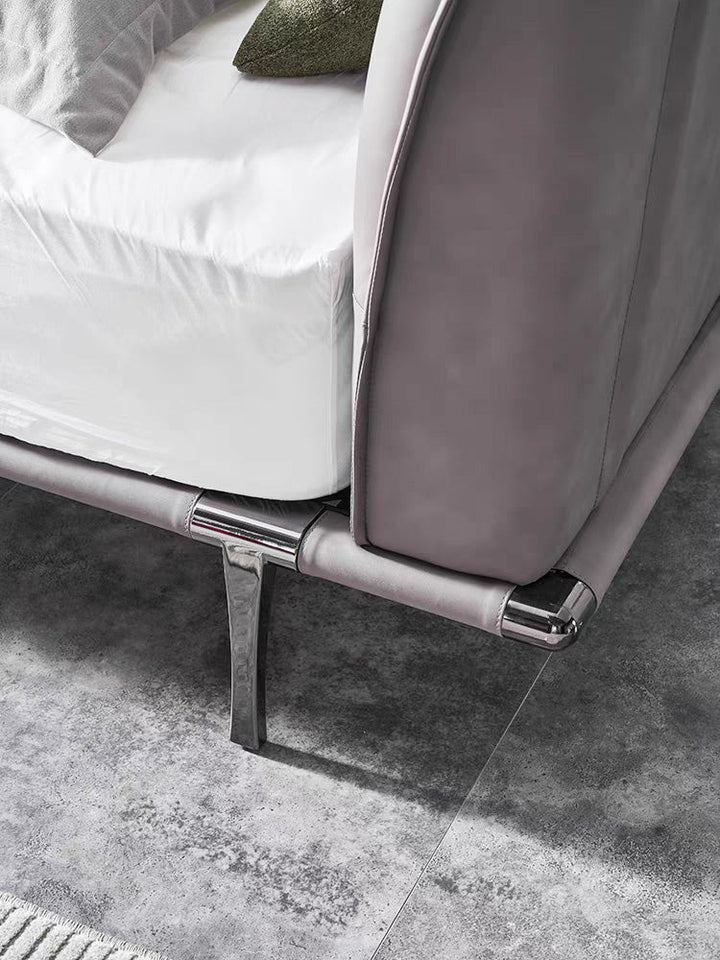 GC2247 Classic Soft Up-holstered Bed