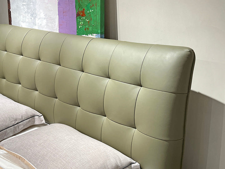GC2252 Tufted Upholstered Bed With LED
