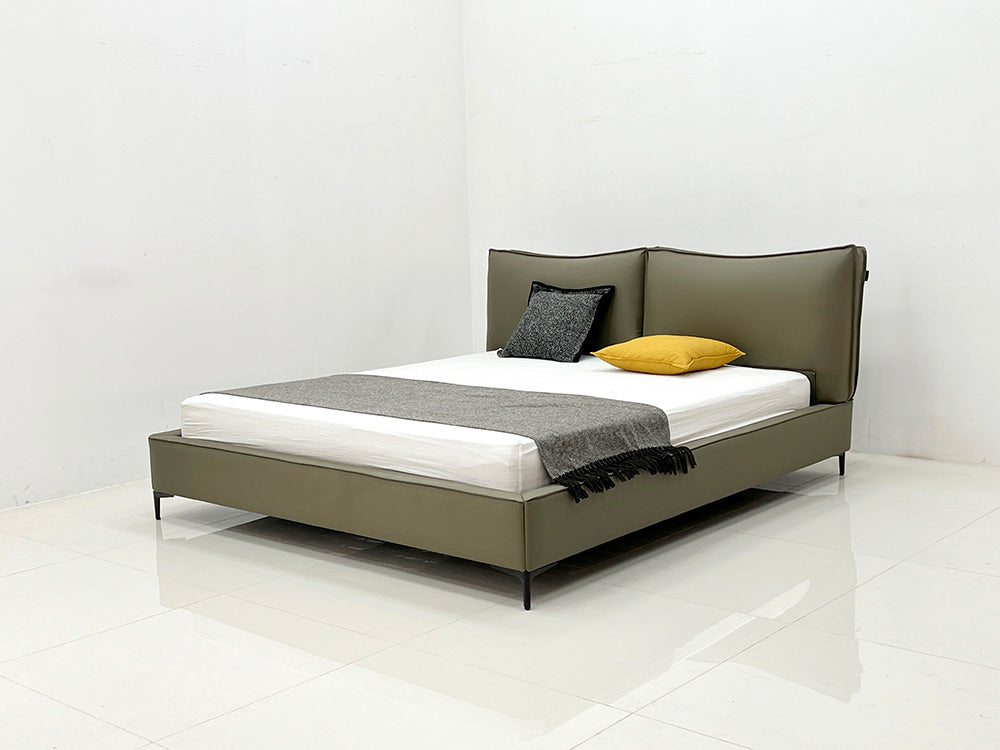 GC2257 Italian Leather Upholstered Bed