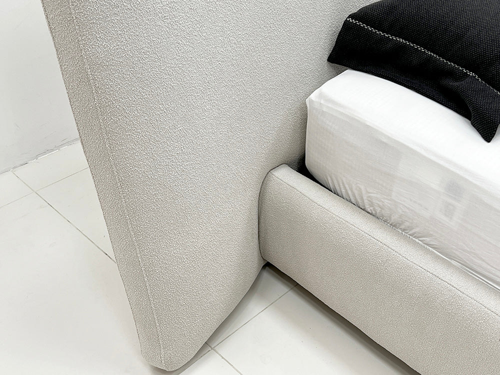 GC2305 Italian Luxury Villa Upholstered Bed