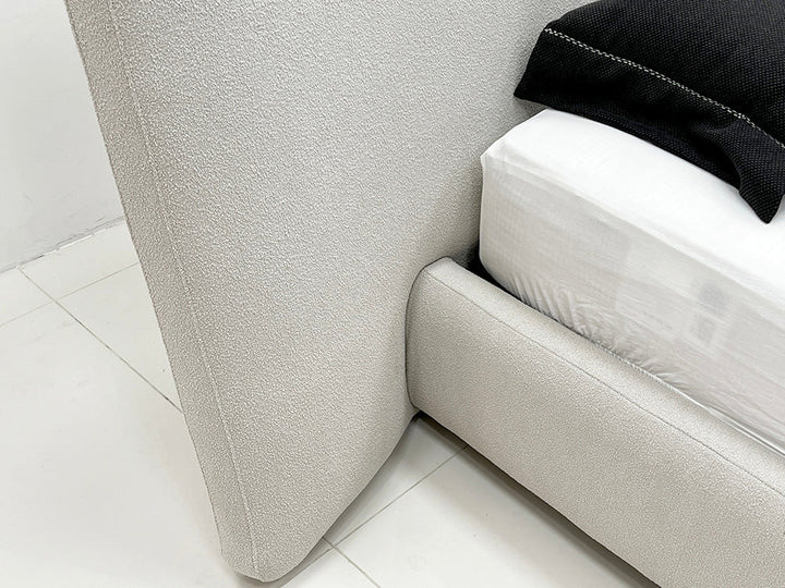 GC2305 Italian Luxury Villa Upholstered Bed