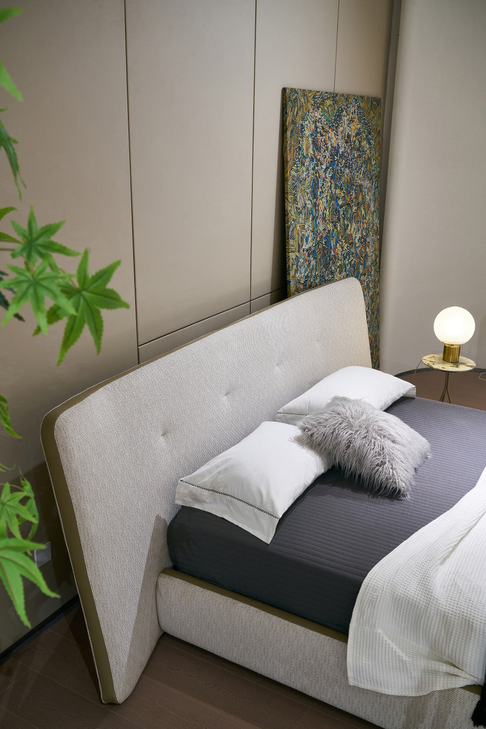 GC2305 Italian Luxury Villa Upholstered Bed