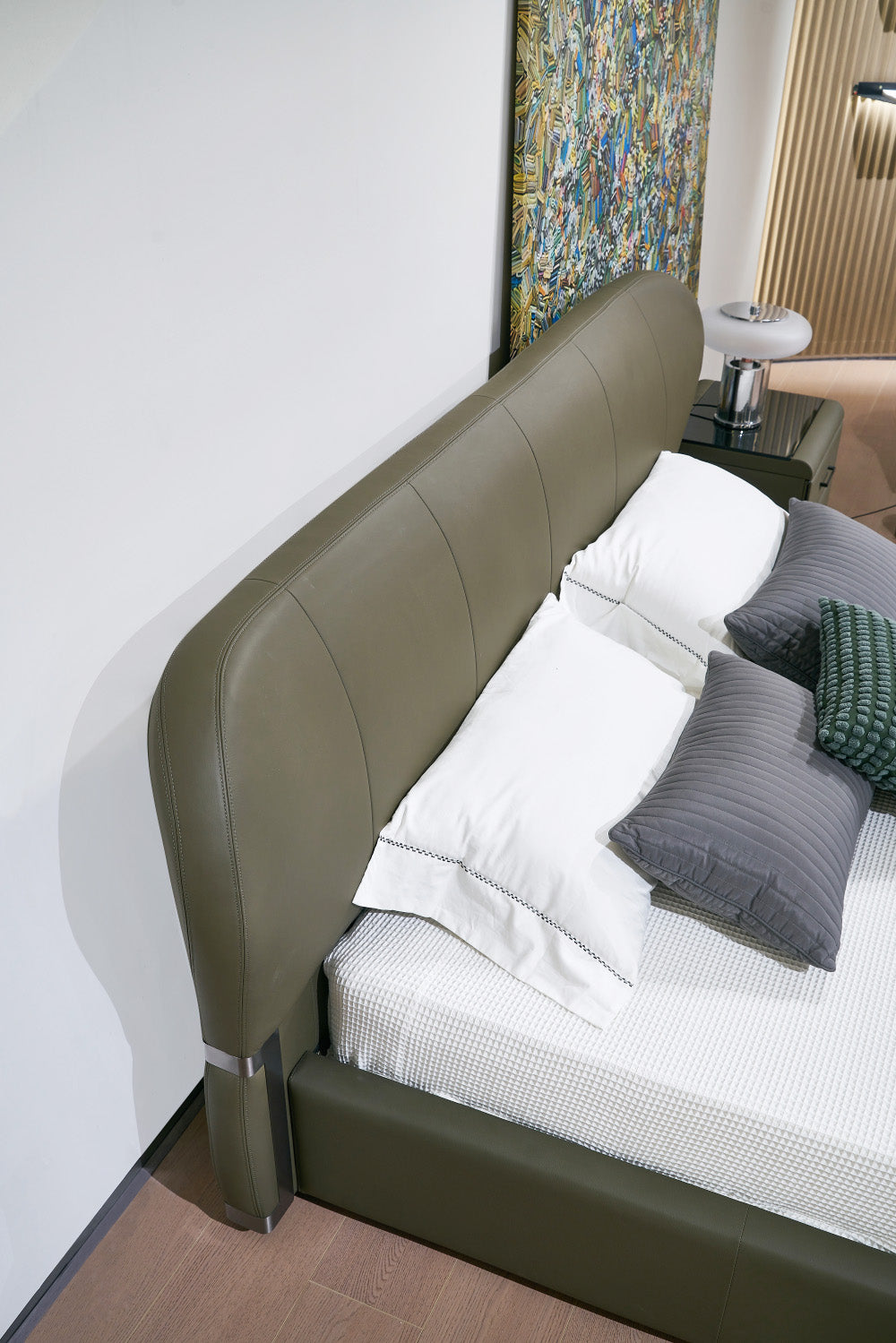 GC2321 Italian Soft Up-holstered King Bed