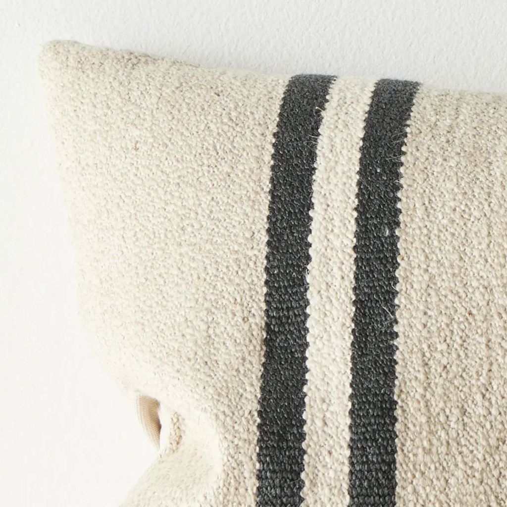 Mila Cushion Oyster