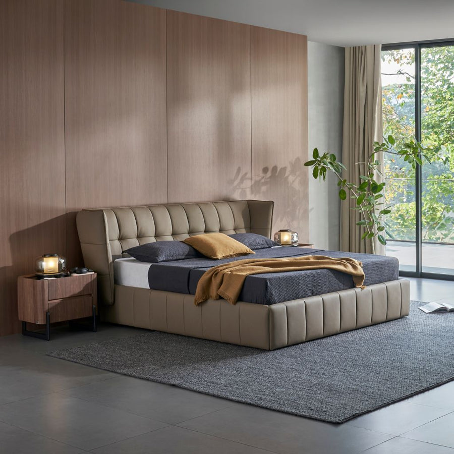 Samara Bed shown in LB-VALLA-BT52 leather