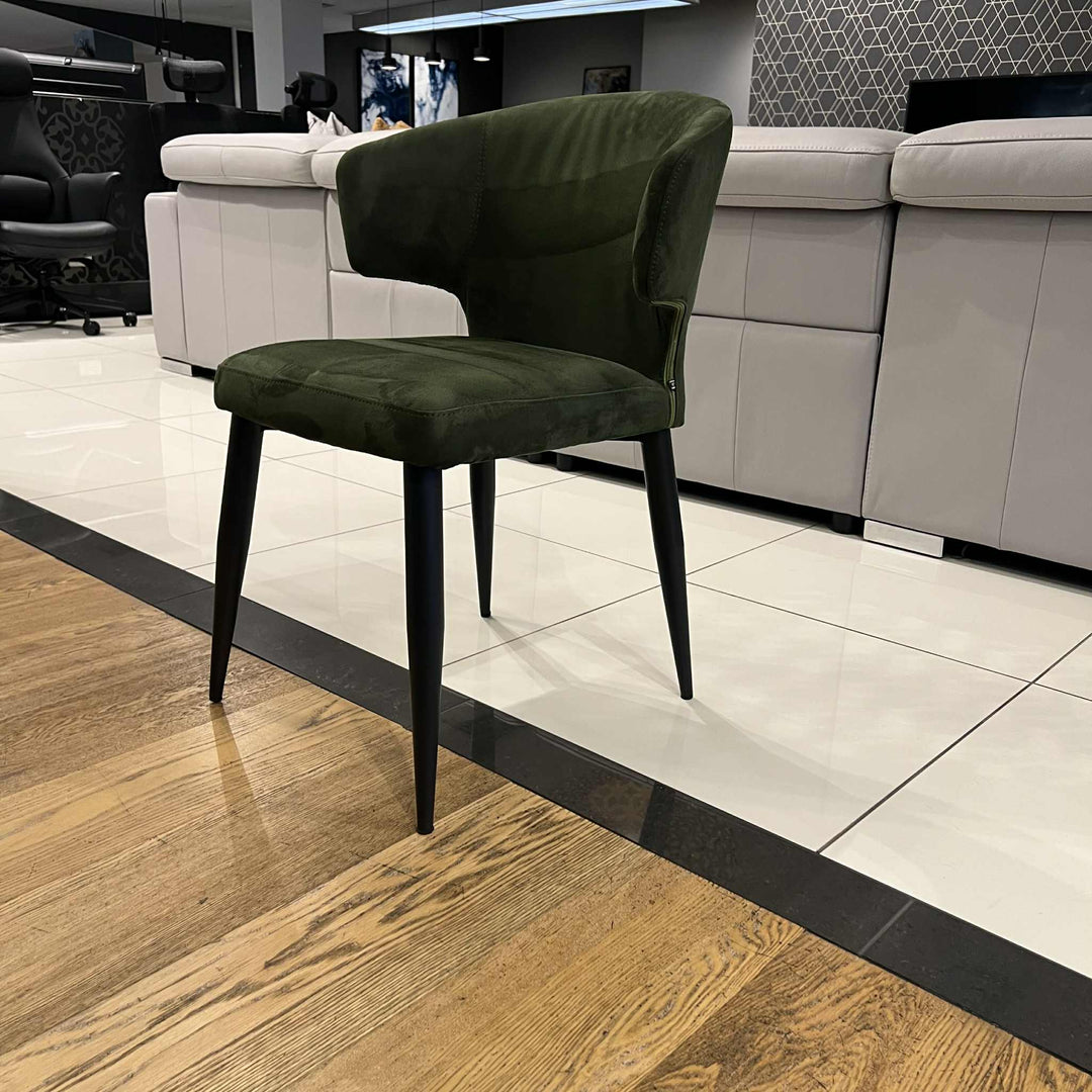 Veyron Round Dining Table with 4 Noa Dining Chairs Clearance