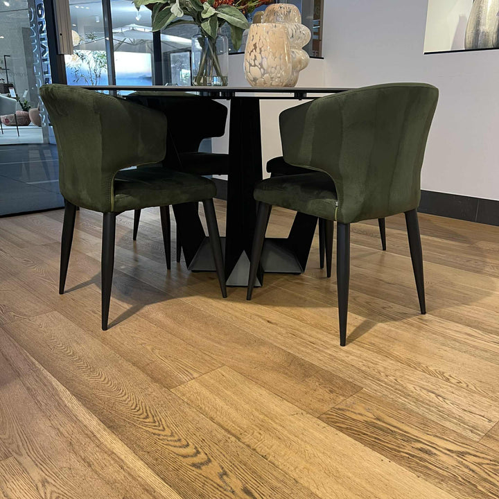 Veyron Round Dining Table with 4 Noa Dining Chairs Clearance