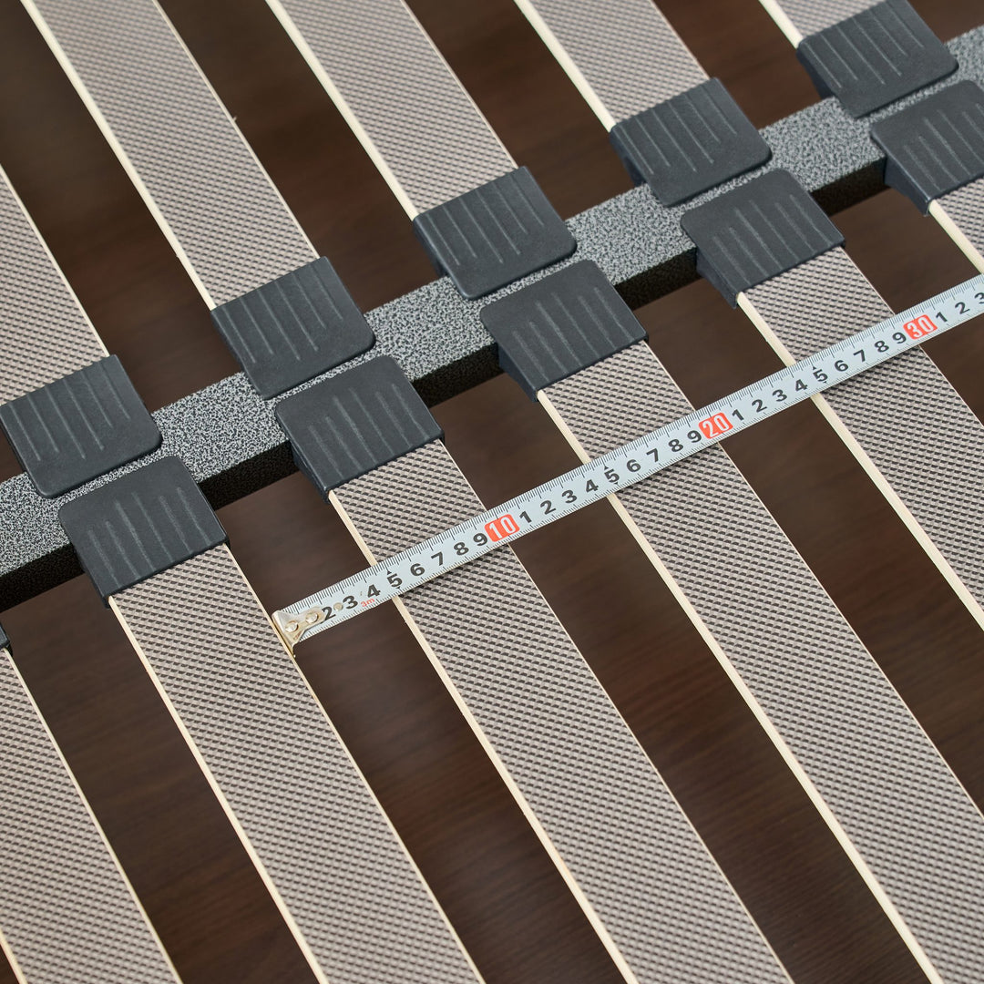 Close-up of Brooklyn slats measured at 4.5 cm apart