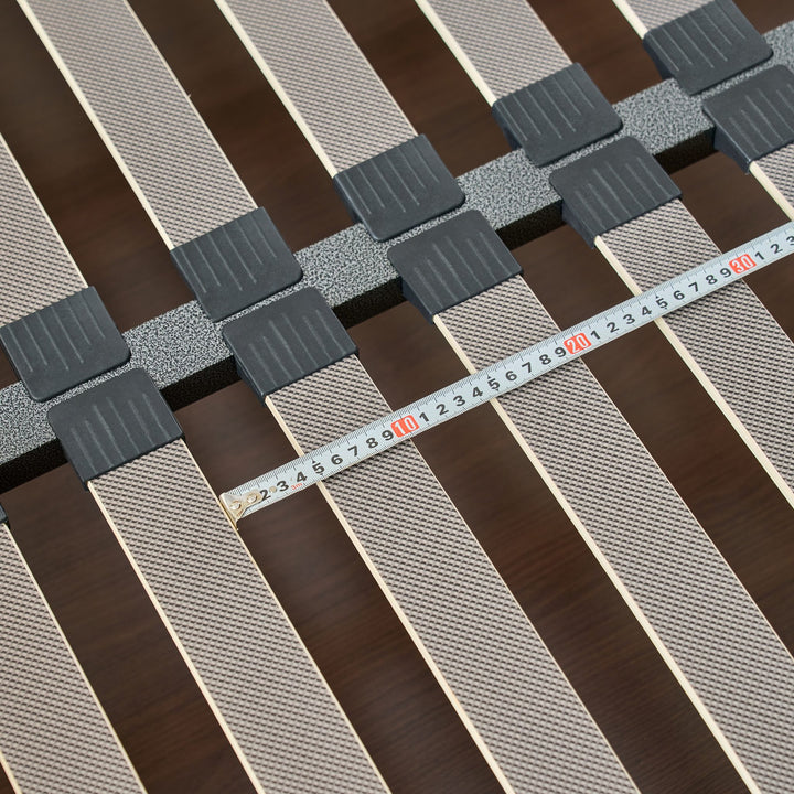Close-up of Brooklyn slats measured at 4.5 cm apart