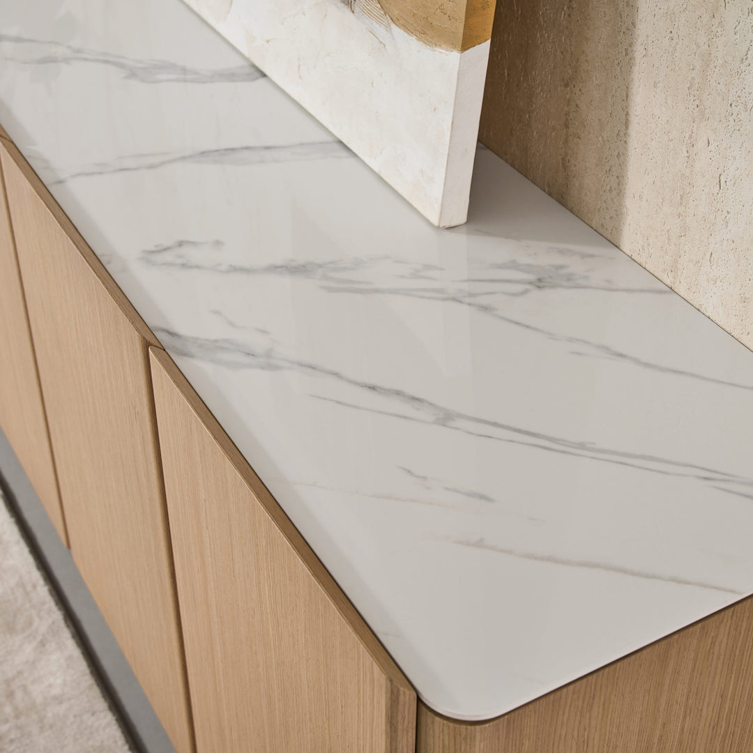 Close-up of the Iris Buffet Bianco ceramic stone top with softly rounded corner